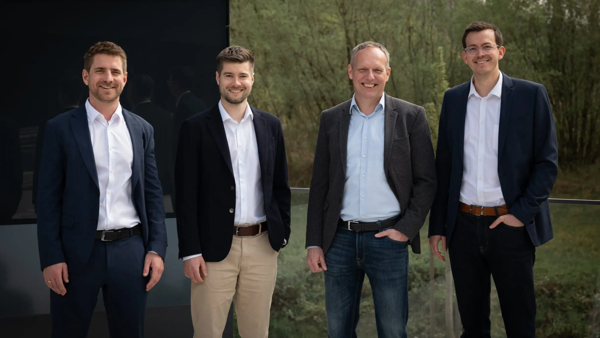 Foto vedení (zleva doprava: Dr. Clemens Brunner, generální ředitel a spoluzakladatel; Andreas Steiner, CSO; Philipp Gernerth, CPO; Dr. Fabian Knirsch, generální ředitel a spoluzakladatel).